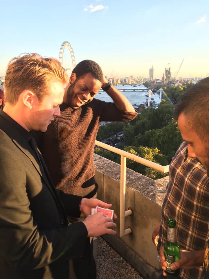 close-up-magician-hire-near-me-Surrey